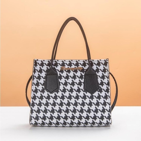 Handbags - ⚠️Clearance Black And White Crossbody Hand Bag